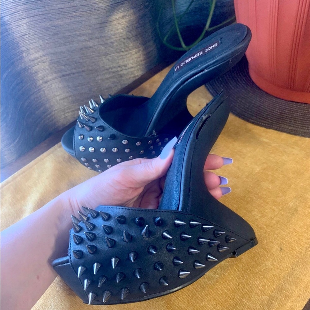 Republic spiked heels size 7